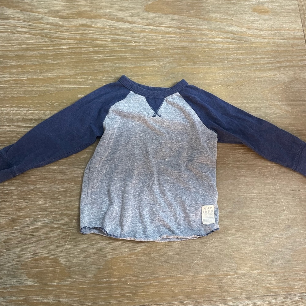 Boys 2T Gap Long Sleeve Shirt
